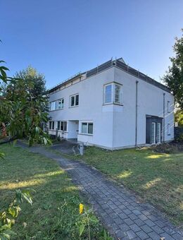 **TOLLE ERDGESCHOSSWOHNUNG MIT TERRASSE UND GARTEN IN IDYLLISCHER ANLAGE** - Teltow