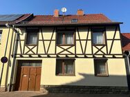 solides Bauernhaus mit viel Platz, zwei Garagen, Scheune & Hof - Weinbergen