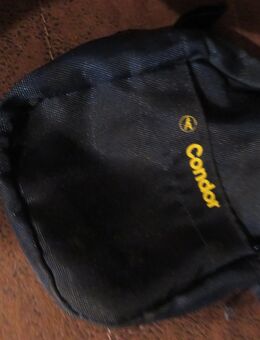 Mäppchen mit Reisverschluß zu verschenken kann auch an einem Rucksack festegemacht werden - Stuttgart