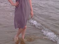 Knielanges graues Sommerkleid, Strandkleid, Neckholder, Raffung, Holzperlen, Gr. S - Düsseldorf