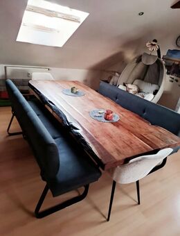 Esstisch mit Bänke und Stühle - Nersingen