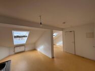 Großzügige 1-Zimmer-Dachgeschoss-Wohnung im Zentrum mit Aufzug, Stellplatz - Kiel