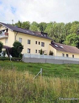 "Bayersried/Eggenthal: ruhige Wohnung im 1 OG, 4 ZI, 105 m2, großer Balkon inkl. 2 Garagen, - Eggenthal