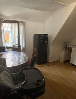 Perfekt für 2 - zentrale 2-Zimmer-Wohnung im DG, Nähe ÖPNV - Vaihingen (Enz)
