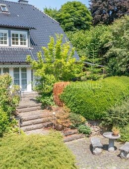 **Landhaus-Stil** Einfamilienhaus am Naturschutzgebiet mit Garagenhaus + großem Garten - Neunkirchen-Seelscheid