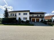 Zweifamilienhaus im Landhausstil auf großem Grundstück in ruhiger Lage - Furth