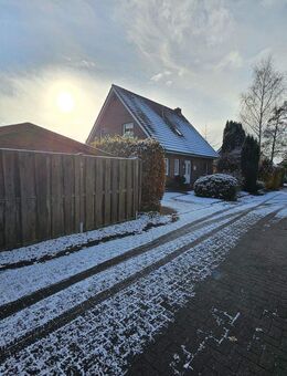 Einfamilienhaus mit Caport, Gewächshaus, Gartenhaus und Teichen - Moormerland