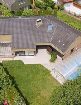 Bereit für frischen Wind: Großzügige Unternehmervilla im 70er-Stil mit Pool und Doppelgarage - Benningen (Neckar)