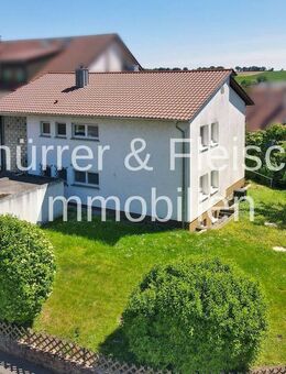 Charmantes Zweifamilienhaus mit Garten, Garagen und großzügigem Raumangebot - Bad Rappenau