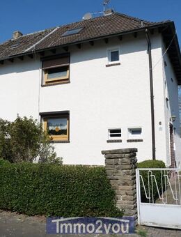 Mehrfach erweitertes Zweifamilienhaus mit Einliegerwohnung, speziell für handwerklich begabte Käufer - Bochum