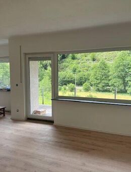 Erstbezug nach Sanierung - 3 Zimmer-Bad-Terrasse - Mittelhof