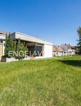 Großzügiges Entwicklungsgrundstück mit Bungalow im Herzen von Zirndorf - Zirndorf