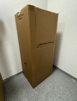 Kleiderboxen aus Pappkarton - Köln