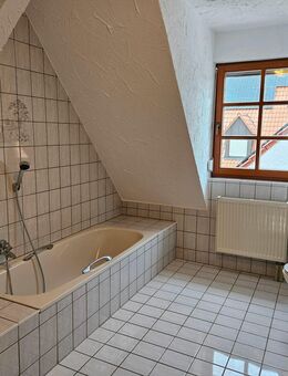 3-Zimmer DG-Wohnung in ruhiger Lage - Schwebheim