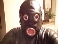 Devoter Latexsklave sucht..... - Gelsenkirchen Buer