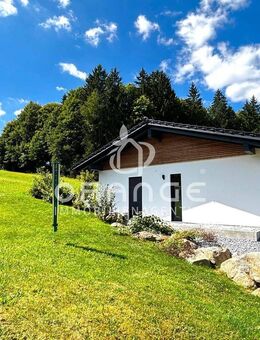 ***Moderner & gehobener KFW55-Bungalow der Extraklasse, Traumlage im Grünen & Renditestark!!*** - Freyung