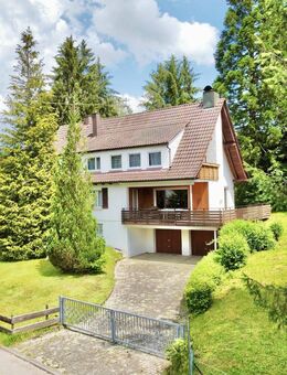 Gepflegtes und geräumiges Ein- bzw. Zweifamilienhaus mit schönem Garten - Balingen