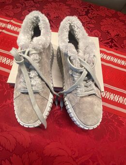 Kuschlige Lammfell Winterschuhe Sneakers v. Kennel & Schmenger ungetragen - Gründau
