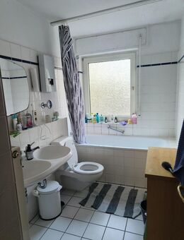 Großes Zimmer in 3er WG zu vermieten - voll möbliert - für mindestens 3 Monate zur Zwischenmiete - Bonn Hochkreuz