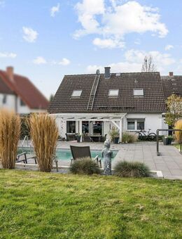 Zwei modernisierte Einfamilienhäuser - Fachwerk- und Fertighaus mit Pool in Werl-Hilbeck - Werl