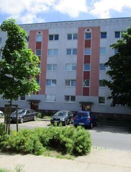 R.-Koch-Straße 28, Park Ihlenpool, renovierte 2-Zi-WE. im 3 OG. - Neubrandenburg