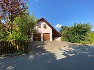 Großzügiges 2-Familienhaus mit Doppelgarage und Carport in beliebter Wohnlage in Altenstadt/WN - Altenstadt (Waldnaab)