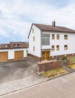 Renoviertes Zweifamilienhaus zur Eigennutzung oder Kapitalanlage - Heideck