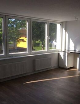 Große, helle, komplett sanierte 3 Zimmer-Wohnung in Schleswig Nord. Ideal für Paare! - Schleswig