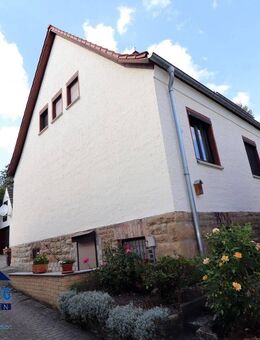 Doppelhaushälfte mit Garagen, Grundstück und Garten idyllisch gelegen in Gladitz zu verkaufen! - Kretzschau