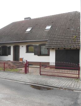 Einfamilienhaus mit Loggia, Terrasse, Garten und Garage in ruhiger Lage - Göllheim