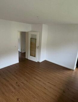 Helle 3-Zimmer-Wohnung in begehrter Lage von Saarbrücken - Bei der Goldenen Bremm 16 [HMR-O44E03] - Saarbrücken