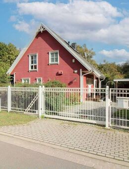 Sofort bezugsfrei: Norwegerhaus mit Bungalow, Carport, Solarpanels und Alarmanlage in Kienwerder - Stahnsdorf