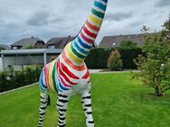 Giraffe Lebensgroß XXL Gartenfigur bunt bemalt 320 cm Luxuriöse Deko Statue - Vettweiß