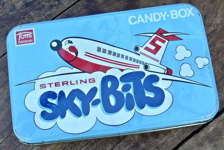 Alte Blechdose mit Flugzeug-Motiv: Sterling Sky-Bits/Candy-Box - Nottuln