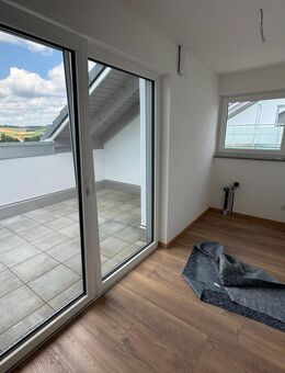 Neubau 2-Zimmer DG Wohnung mit Loggia & Stellplatz - Bissingen