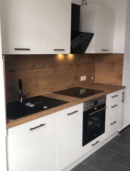 Modernisierte 2 Zimmer Wohnung mit neuer Einbauküche - Leipzig
