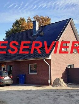RESERVIERT: Freistehendes Einfamilienhaus mit Wintergarten, Doppelgarage & Photovoltaik in familienfreundlicher Lage - Wiefelstede