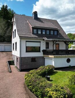 Geräumiges Einfamilienhaus mit Einliegerwohnung in ruhiger Lage mit Fernblick über Benterode - Staufenberg (Niedersachsen)