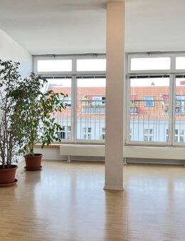 Lichtdurchflutete Dachgeschosswohnung in ruhiger Seitenstraße nahe S-Bahnhof Schöneberg - Berlin