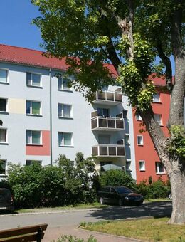 Meißen-Ost - hübsche 2 RWE mit Wanne und Balkon - Meißen