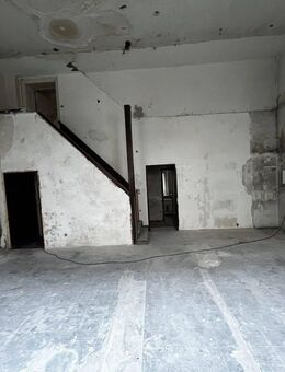 Entkernte Loft-Wohnung im Townhouse-Stil - 6 Zimmer auf 3 Etagen am Bayrischen Platz - Berlin