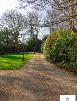Herrschaftliche Eigentumswohnung mit parkartigem Garten - Hamburg