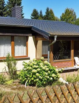 **Wohnen, wo andere Urlaub machen - Bungalow mit Wintergarten im Seengebiet** FALC Immobilien** - Heidesee