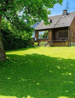 Engel & Völkers: Charmantes Holzhaus auf großzügigem Grundstück im Grünen! - Much