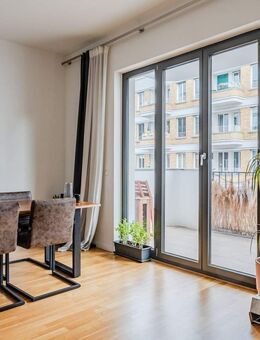 Zeitlos schön: Helle 2-Zimmer-Wohnung mit Balkon in gefragter Lage - Berlin