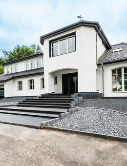 Königsdorf | LUXUS-Villa | 8 Zimmer | Wärmepumpe | Pool | Waldzugang - Frechen
