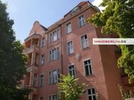 IMMOBERLIN.DE - Schöne Stuck-Altbauwohnung mit Balkon nahe Tempelhofer Hafen - Berlin