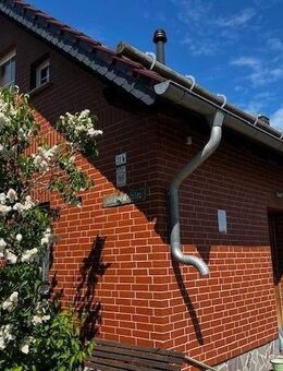 Charmantes Einfamilienhaus mit großzügigem Nebengelass in ländlicher Idylle in Rauen! - Rauen