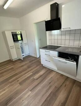 2,5-Zimmer-Wohnung im Erdgeschoss / Einbauküche / Dusche / kein Balkon / Kellerraum und Abstellraum / Gartenanteil - Konz