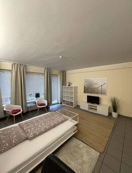 Schöne 2-Zimmer Wohnung mit 2 Balkonen in Düsseldorfer Altstadt nähe Carlsplatz - Düsseldorf